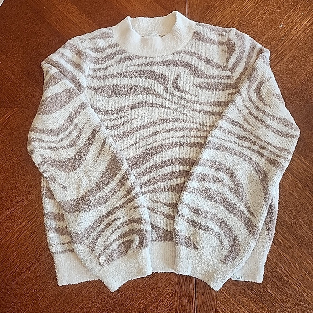 Abercrombie Kids Animal Print Bamboo Sweater Girls Size 15/16 B2